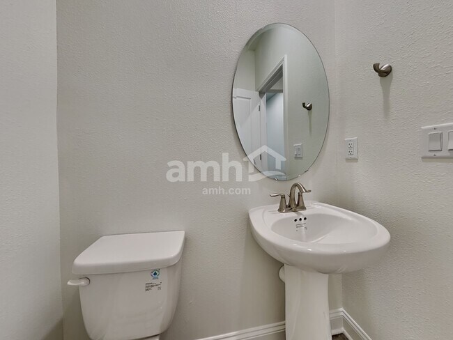 Foto del edificio - 11650 Bay Hl Cir