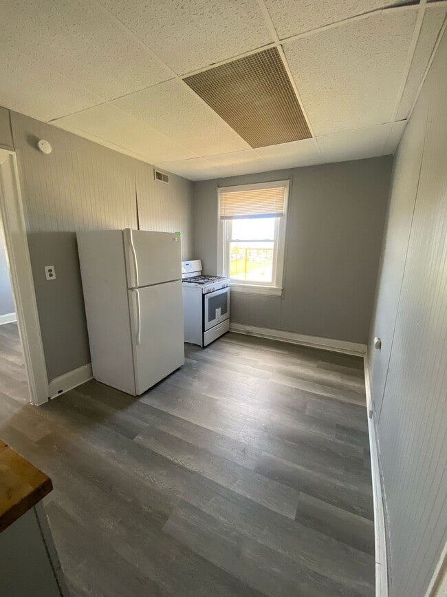 Building Photo - 3834 Glenway Ave
