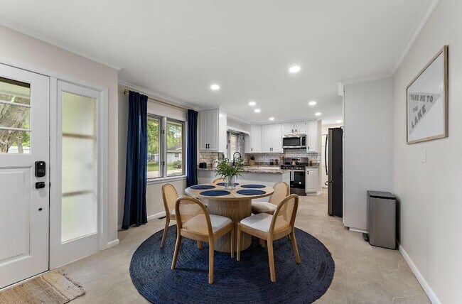 Foto del edificio - 1424 Vista Ln SW