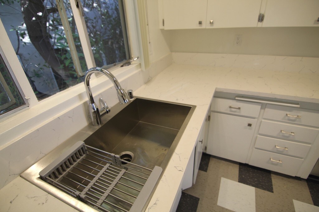 Foto principal - 1544 N Hayworth Ave