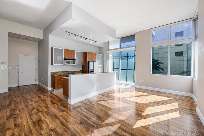 Foto del edificio - 9055 SW 73rd Ct