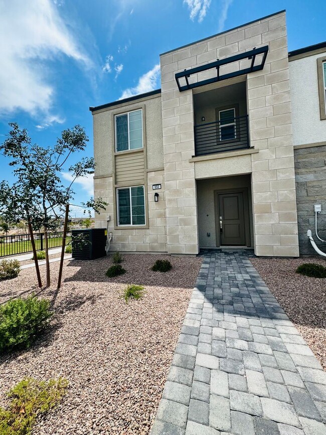 Foto del edificio - AMAZING, CORNER LOT, UPGRADED TOWNHOME IN "HENDERSON!!"  NEXT DOOR TO COMMUNITY DOG PARK!!