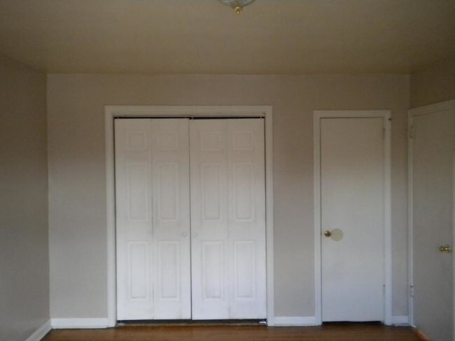 Building Photo - 100 West 41 Street APT II