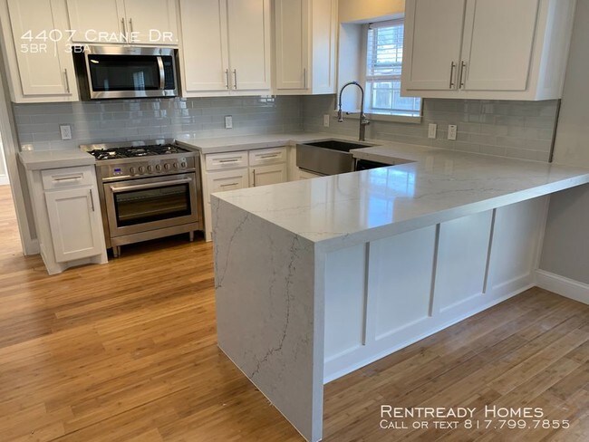 Foto del edificio - 4407 Crane Dr