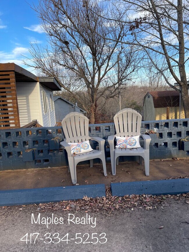 Building Photo - 2 Bed / 1 Bath TINY HOME in Branson