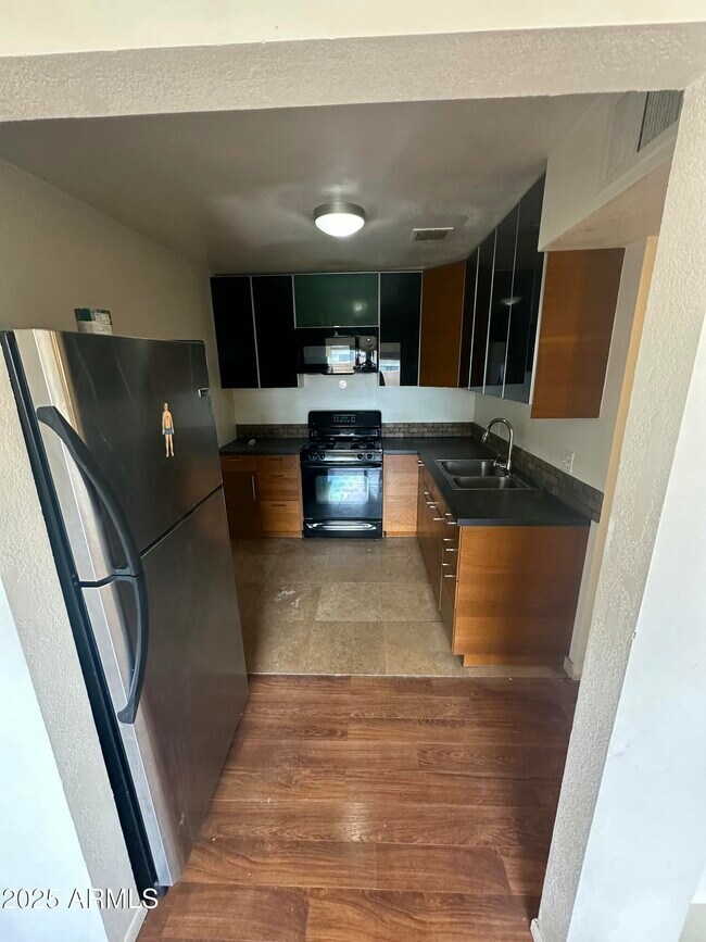 Foto del edificio - 828 W 2nd St