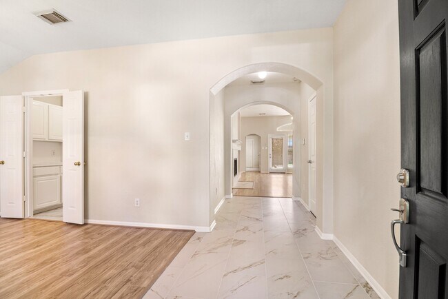Foto del edificio - 14615 Rochelle Ct