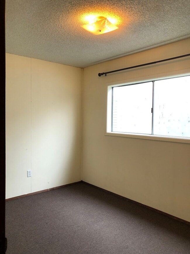 Building Photo - ***$200 Off 1st month's Rent*** MOVE IN SP...