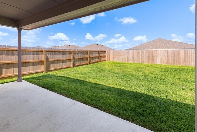 Building Photo - 2517 River Wy Dr