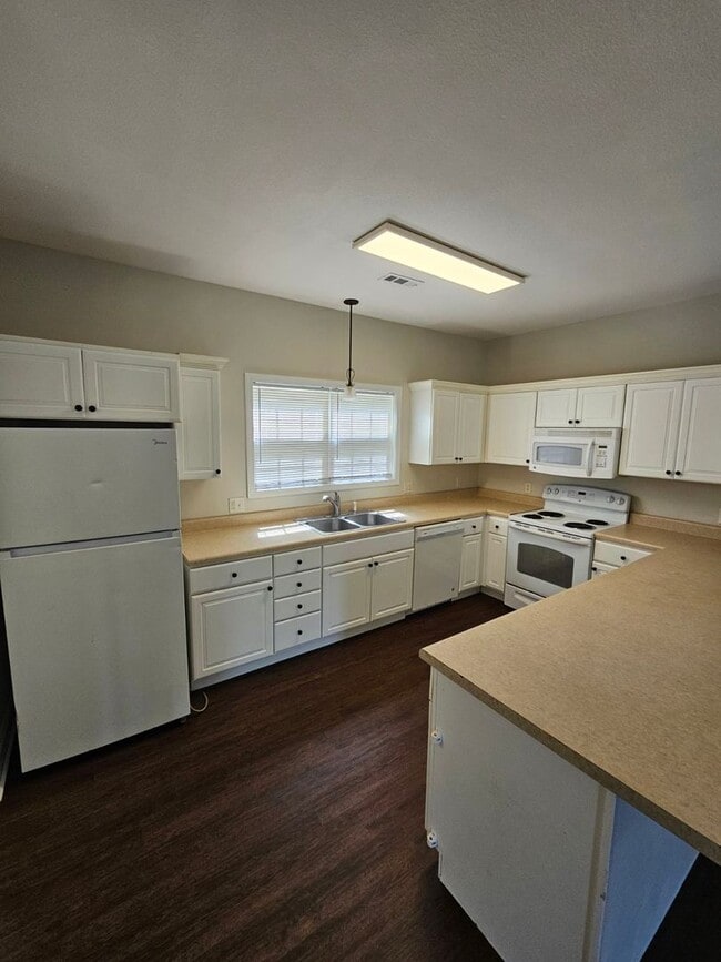 Foto del edificio - 3-Bedroom Home in the Heart of Cookeville – Available Now!