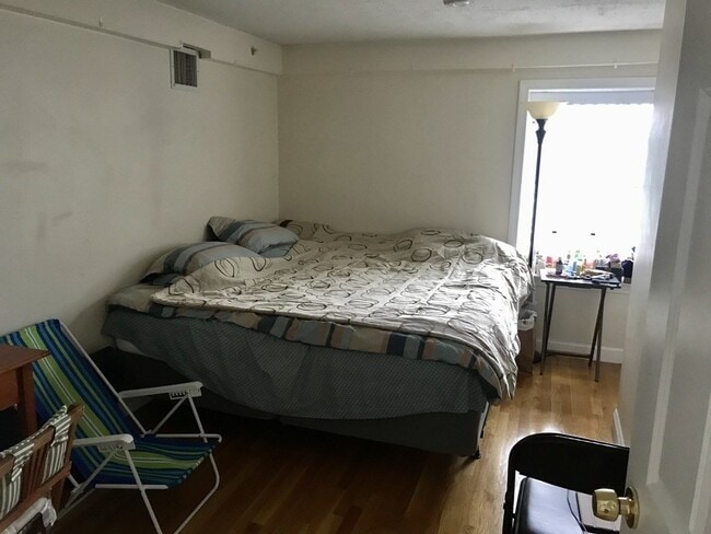 Building Photo - 308 Moody St