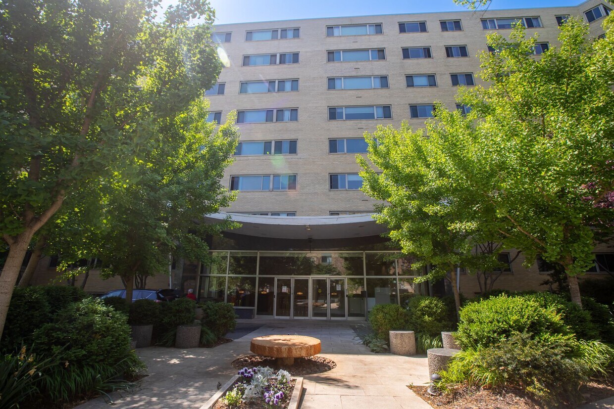 Primary Photo - Amazing 3 BR/2 BA Condo in Wakefield!