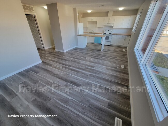 Building Photo - 9550-9153 153 St NW