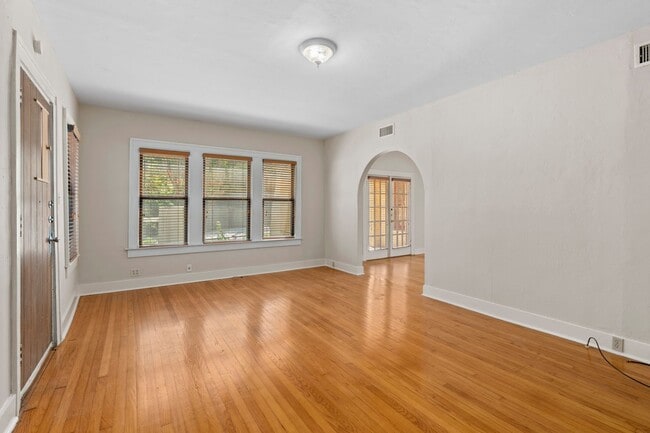 Building Photo - 526 Pershing Ave