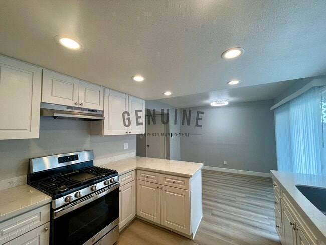 Building Photo - 10062 Los Coyotes Ct