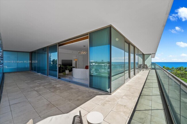 Foto del edificio - 10201 Collins Ave