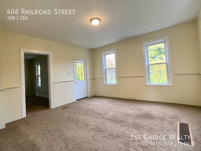 Foto del edificio - 406 Railroad St