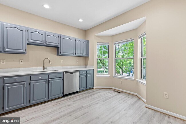 Building Photo - 14639 Stream Pond Dr