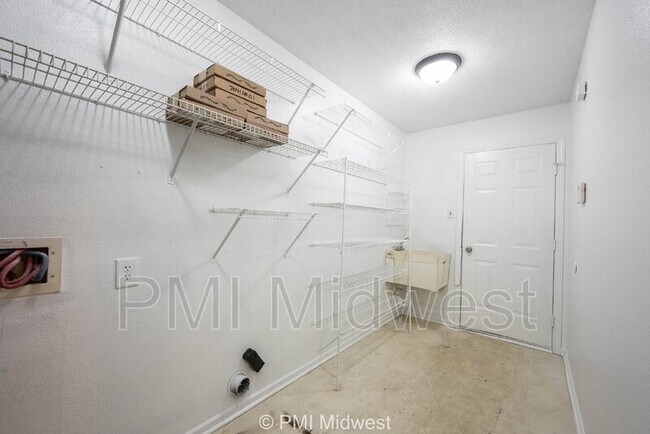 Building Photo - 1234 Castleford Ln