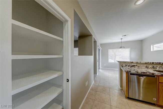 Building Photo - 2613 Rangely Ave