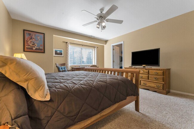 Building Photo - Gorgeous Furnished Rental in East Flagstaff