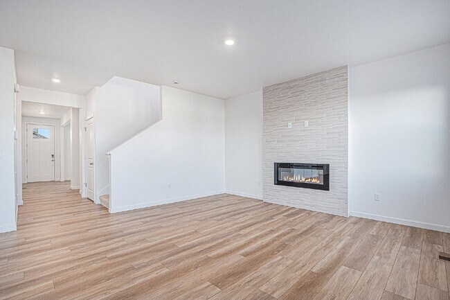 Building Photo - Elegant 4-Bedroom Home in Thornton, CO - $...