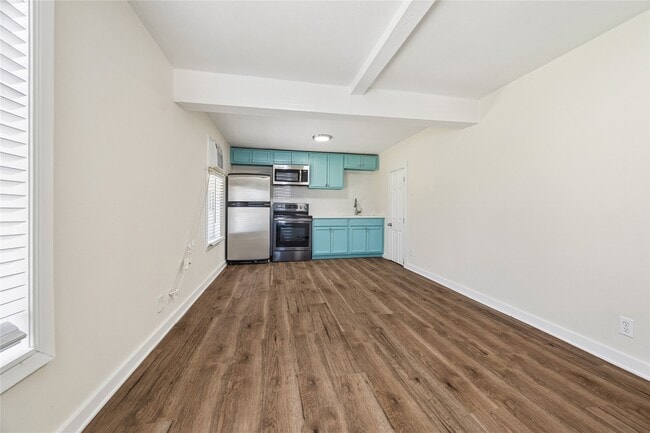 Foto del edificio - 215 Hyde Park Blvd