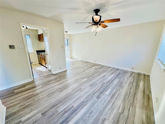 Foto del edificio - 6810 Deatonhill Dr