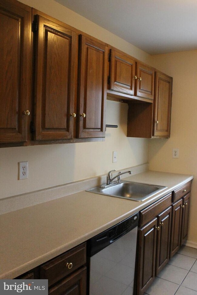 Foto del edificio - 225 Dry Mill Rd SW