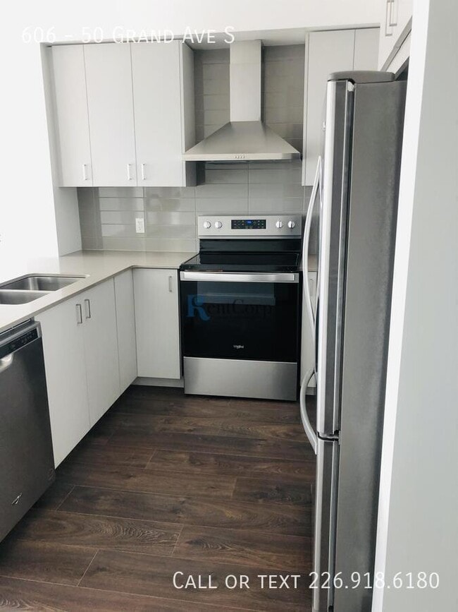 Photo du bâtiment - 50-650 Grand Ave S