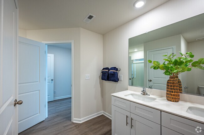 3BR, 2,5 BA - 1416SF - Baño principal - Rosemary Glen