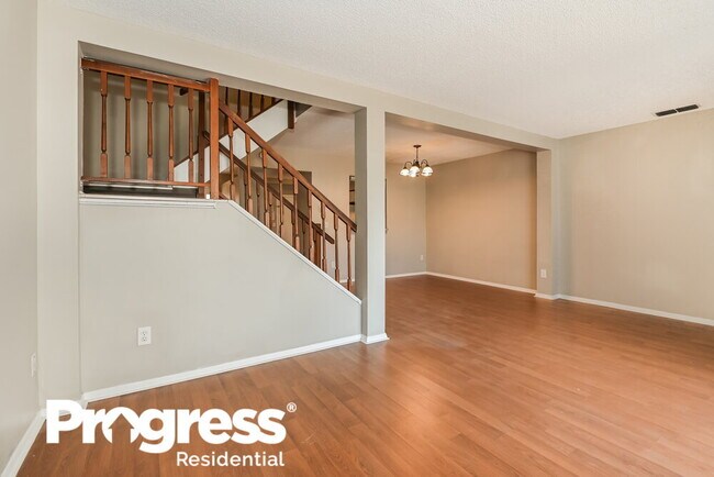 Foto del edificio - 3021 Cobblewood Ln E