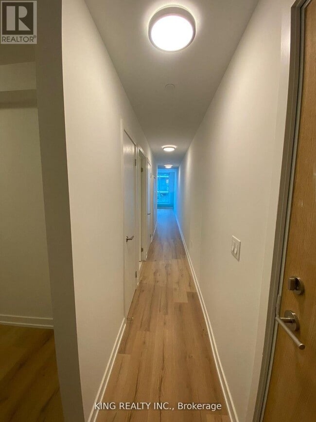 Photo du bâtiment - 1195 The Queensway