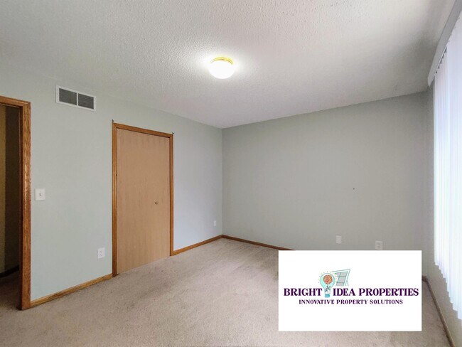 Building Photo - 380 Gironde Ct