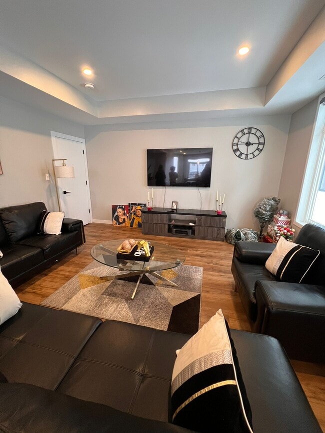 Building Photo - 1371 Maxime St