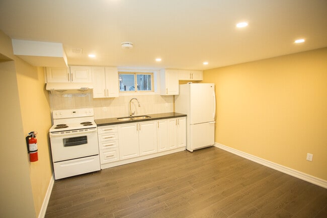 Building Photo - 23 Flintridge Rd