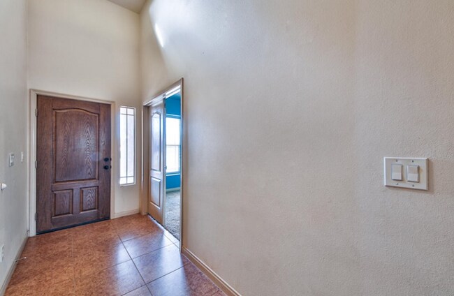 Foto del edificio - Spacious Two-Story Home with Bonus Room