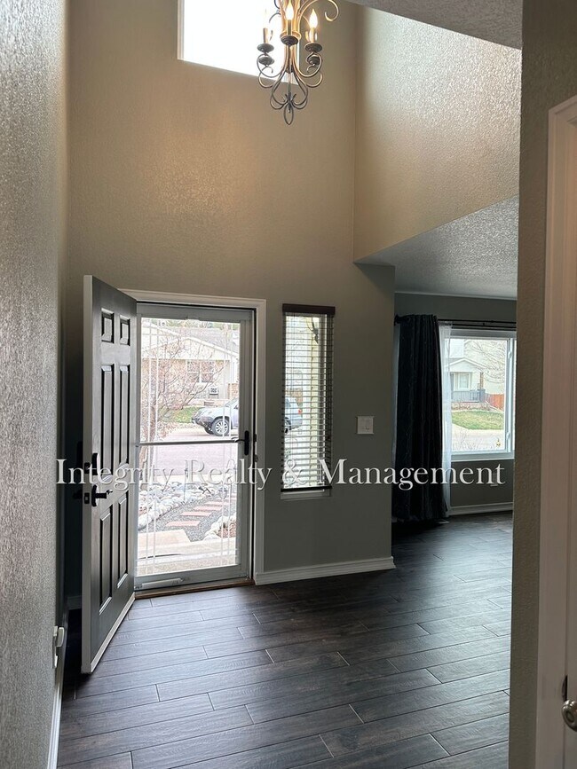 Building Photo - 7402 Eagle Rock Dr
