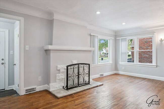 Foto del edificio - $1250 3 bedroom bungalow