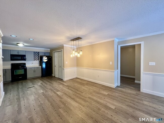 Building Photo - 505 Ashmead Cmns