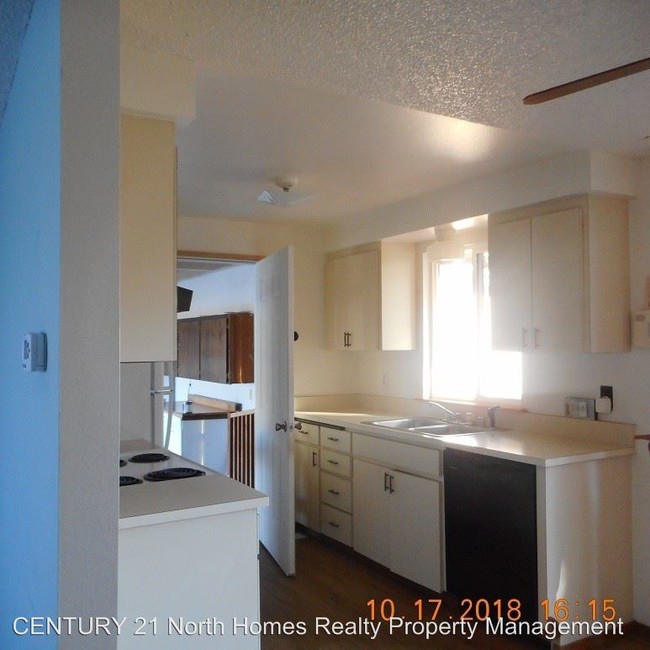 Building Photo - 3 br, 1 bath House - 2020 Pacific Place