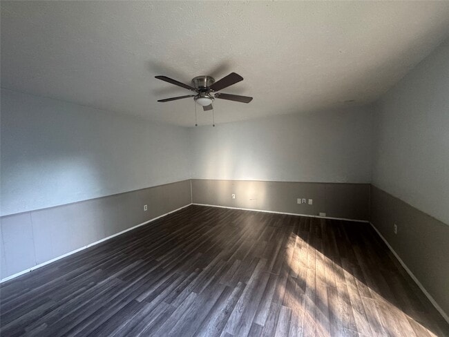 Foto del edificio - 3807 Cypressdale Dr