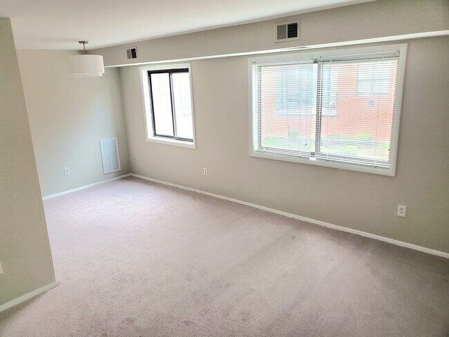 Building Photo - Commonwealth Terrace Apartments