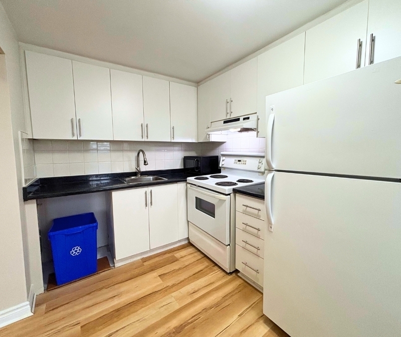 Photo principale - 1052 Cannon St E