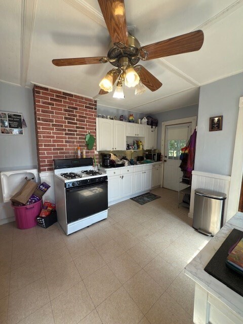 Building Photo - 135 Lynde St