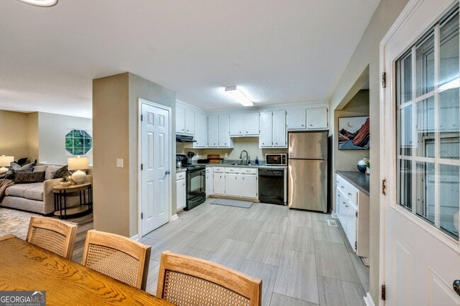 Foto del edificio - 221 Remington Ln