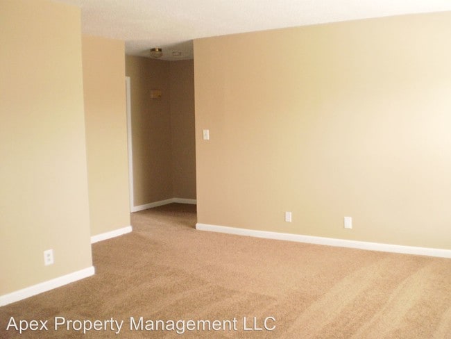 Building Photo - 208 S David Ln
