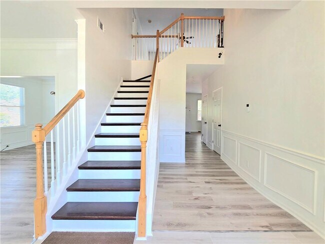 Building Photo - 1140 Foxcroft Dr