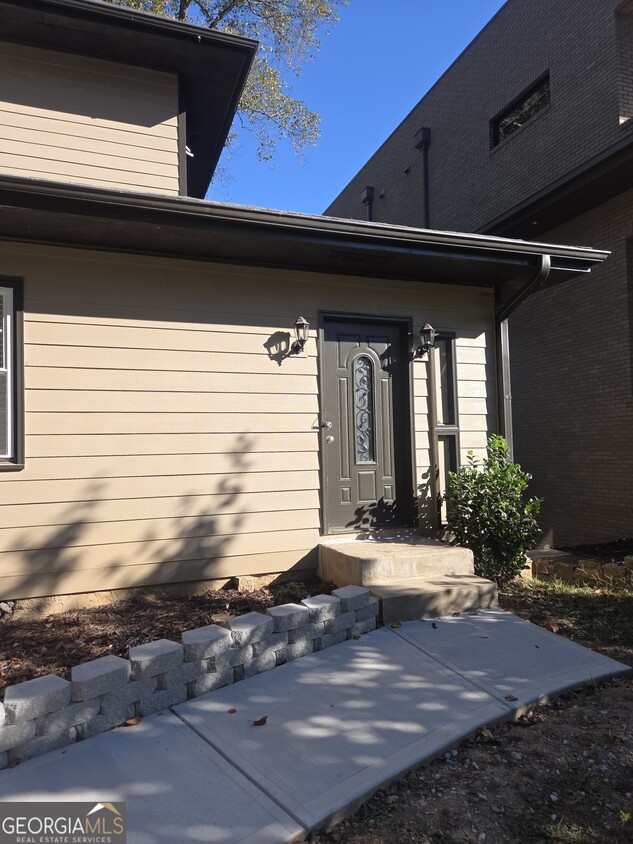 Foto principal - 1126 Briarcliff Pl NE