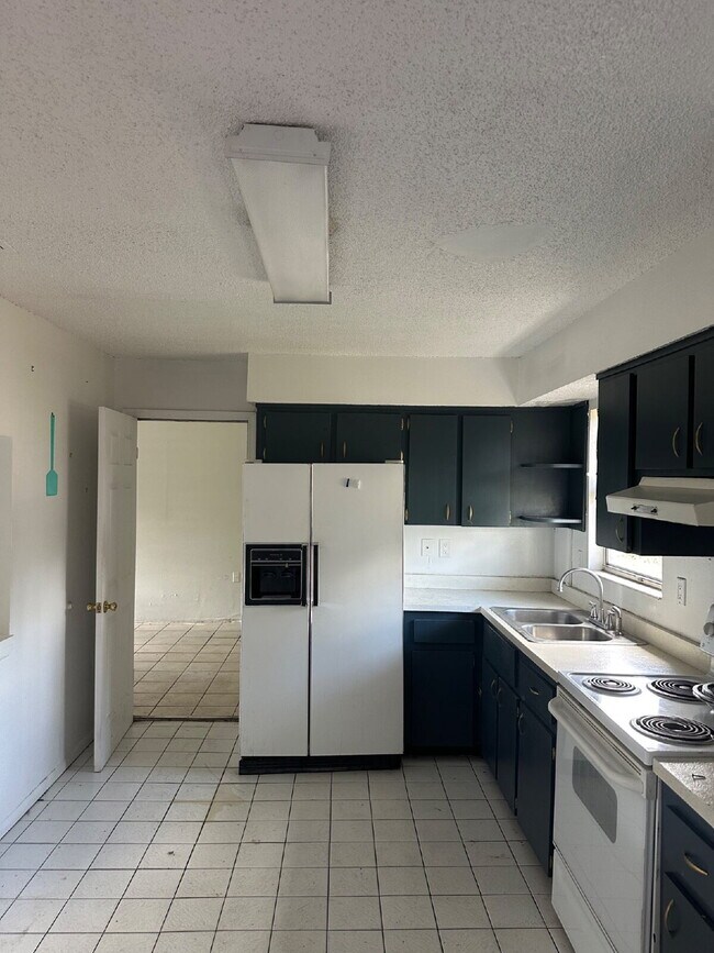 Building Photo - Cute 3 Bedroom, 1 Bathroom house for Rent